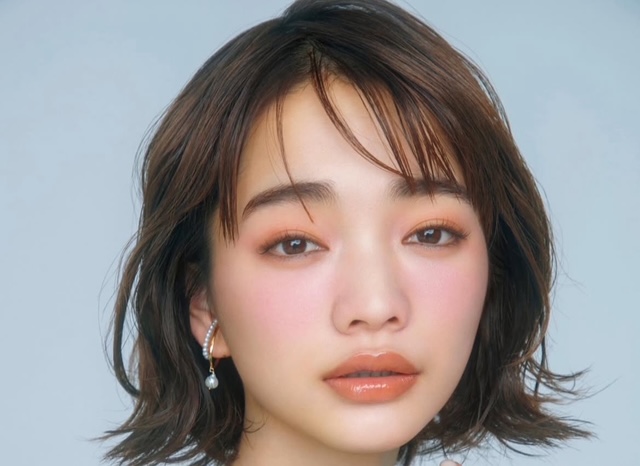 見上愛はハーフで英語力が高すぎると話題!帰国子女の噂も?徹底調査