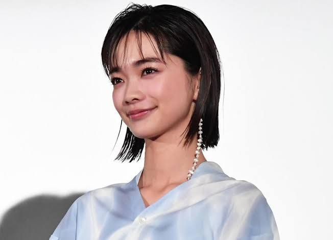 見上愛はハーフで英語力が高すぎると話題!帰国子女の噂も?徹底調査