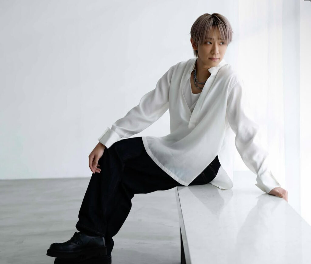 小山慶一郎の家族構成|両親の離婚は父親のDVが原因?現在の関係性は?