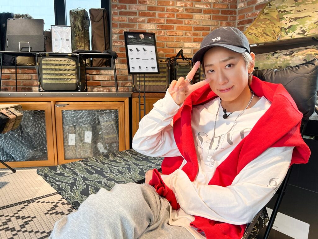 小山慶一郎の家族構成|両親の離婚は父親のDVが原因?現在の関係性は?