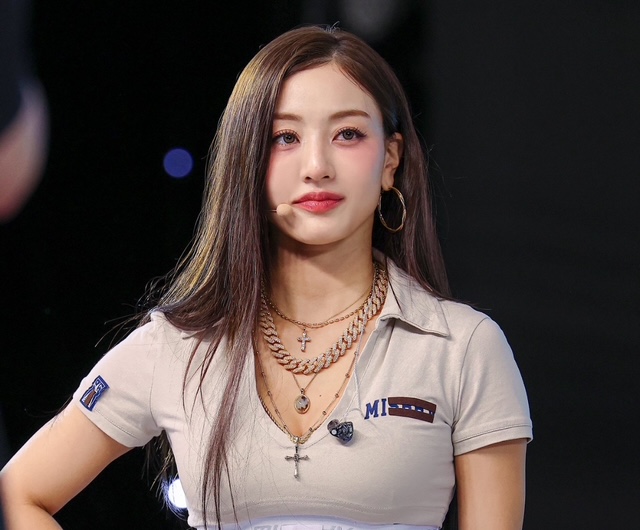 【画像】TWICEジヒョ家族構成|ハーフの噂の真相は?両親とのエピソードに涙