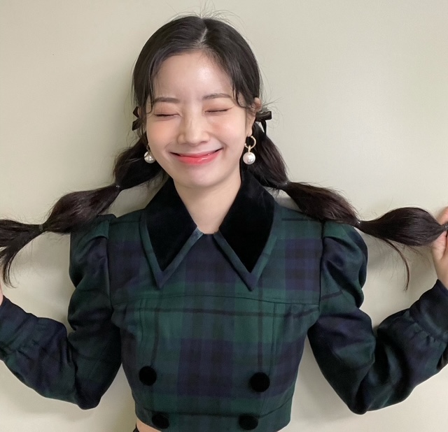 TWICEダヒョンの家族構成|両親の画像や職業は?イケメンの兄のSNSは?