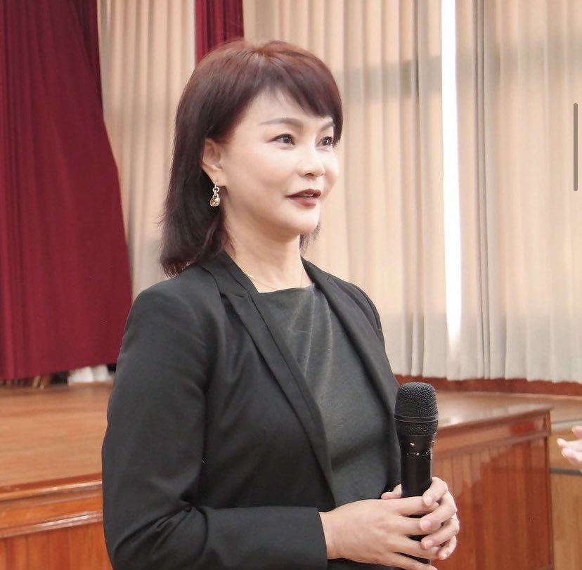 【画像】TWICEツウィ家族構成|母親が美人過ぎてヤバイ！若い頃がそっくり?