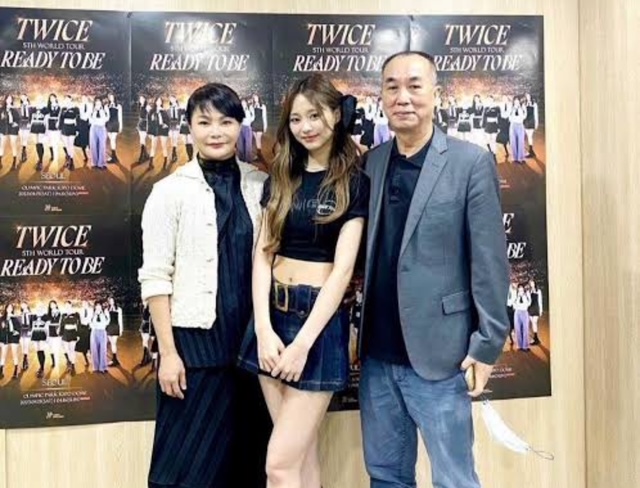 【画像】TWICEツウィ家族構成|母親が美人過ぎてヤバイ！若い頃がそっくり?