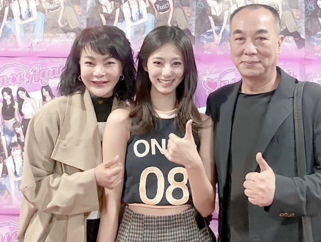 【画像】TWICEツウィ家族構成|母親が美人過ぎてヤバイ！若い頃がそっくり?